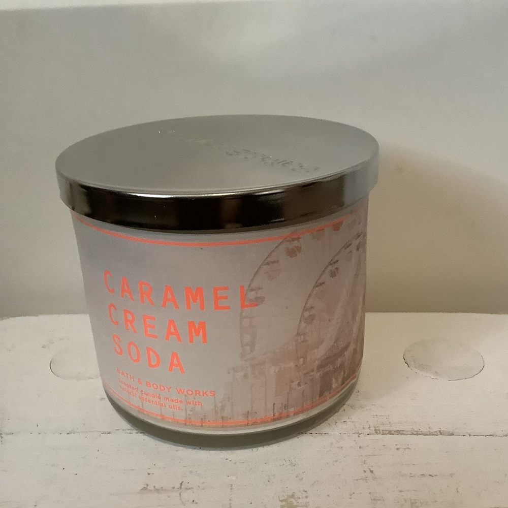 Bath & Body Works CARAMEL CREAM SODA 3-wick Candle 14.5 oz DISCONTINUED New